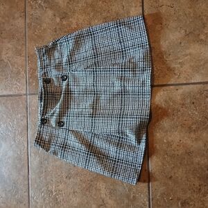 Stylish Black and White Houndstooth Skirt